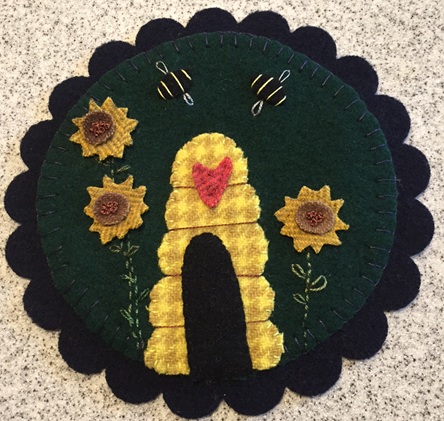 Die Cut Bee Hive Wool Applique Mini Mat 6