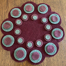 Load image into Gallery viewer, Christmas Wool Penny Die Cut Scalloped Mat Kit
